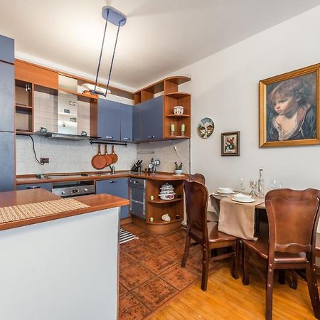 Vintage And Warm 2Br Apartament In Tirana Exterior photo