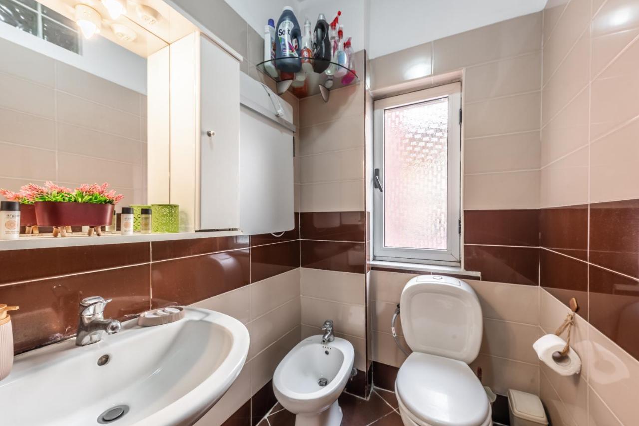 Vintage And Warm 2Br Apartament In Tirana Exterior photo